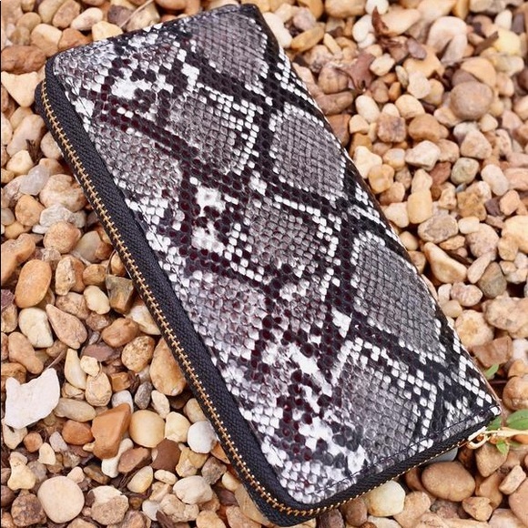 Boujee Boutique Handbags - Olivia Faux Snakeprint Wallet Black